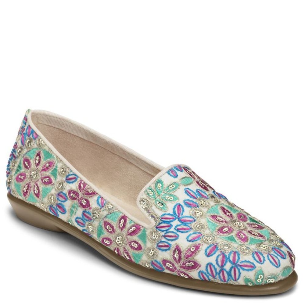 Betunia Emboidered Flats